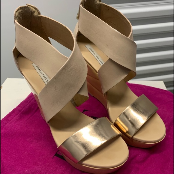 DVF Opal Wedge Nude & Gold size 8.5 - Picture 5 of 5